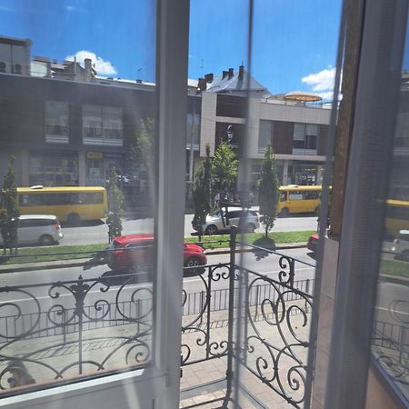 Двокімнатна Квартира Біля Оперного Театру إلفيف المظهر الخارجي الصورة