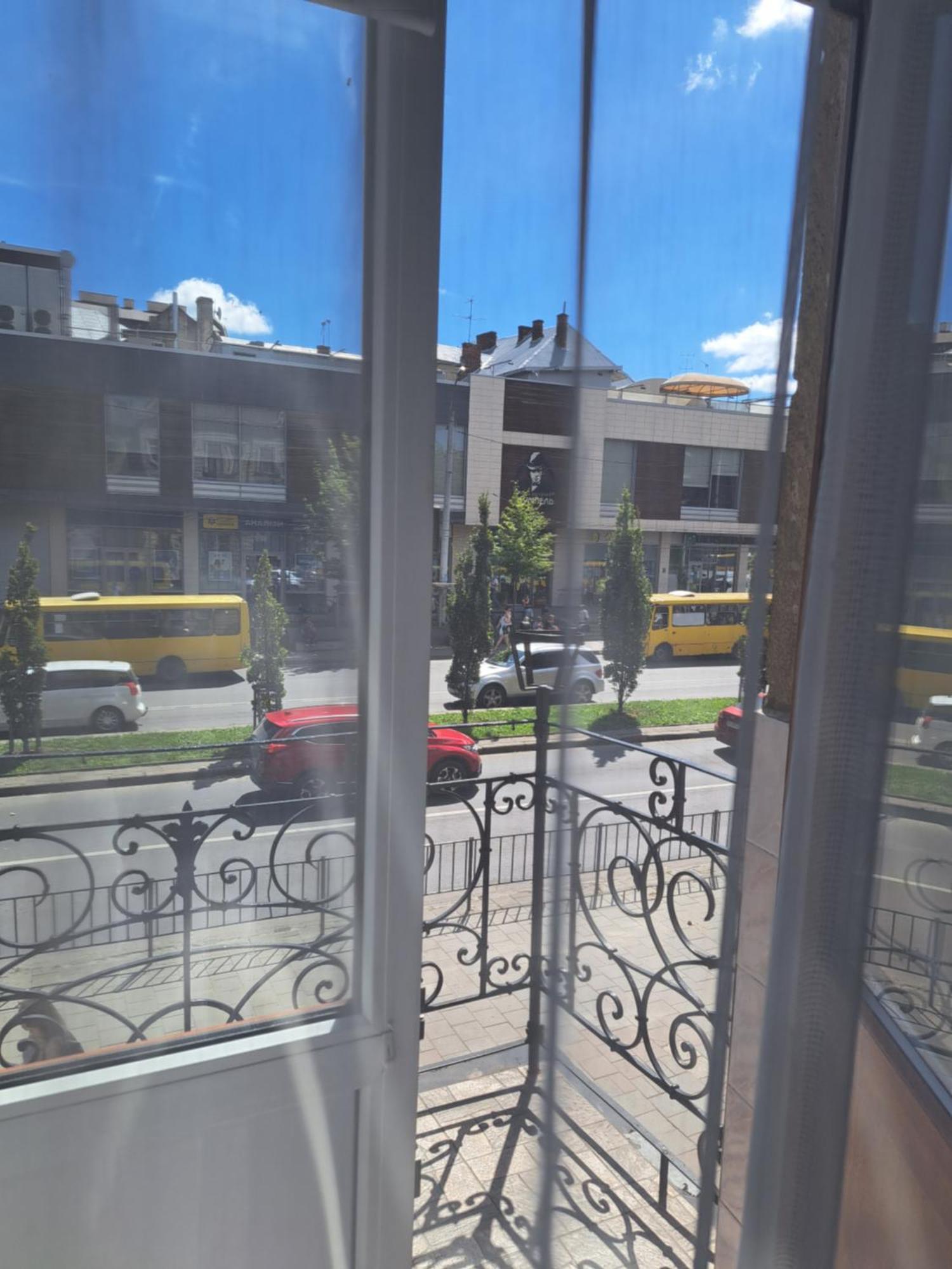 Двокімнатна Квартира Біля Оперного Театру إلفيف المظهر الخارجي الصورة